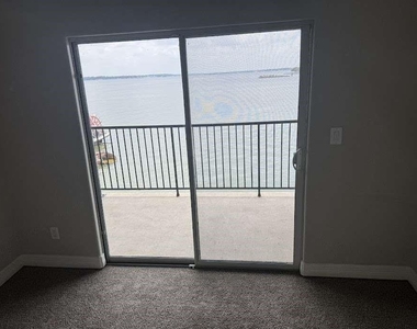 7039 Kingston Cove Lane - Photo Thumbnail 5