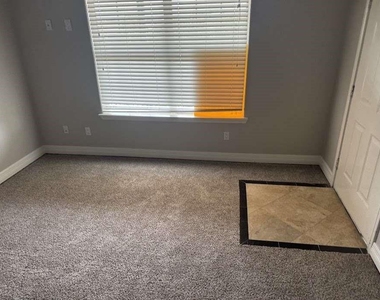 7039 Kingston Cove Lane - Photo Thumbnail 9