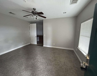 7039 Kingston Cove Lane - Photo Thumbnail 10