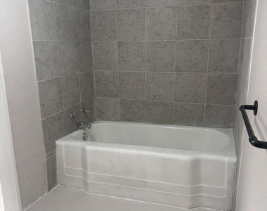 318 10th Street - Photo Thumbnail 7