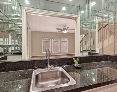 2413 Potomac Drive - Photo Thumbnail 6