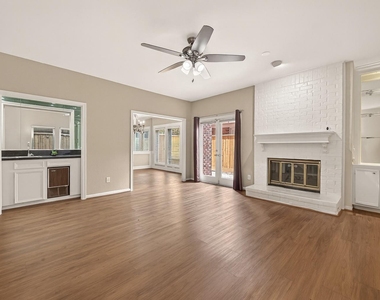 2413 Potomac Drive - Photo Thumbnail 2