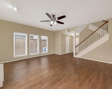 2413 Potomac Drive - Photo Thumbnail 5
