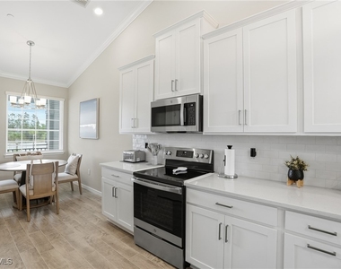11851 Venetian Lagoon Drive - Photo Thumbnail 6