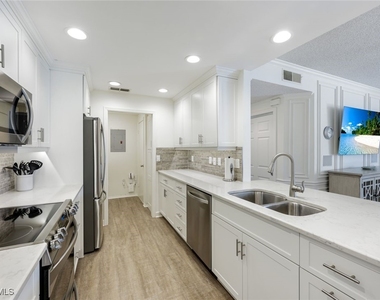 797 Willowbrook Drive - Photo Thumbnail 5
