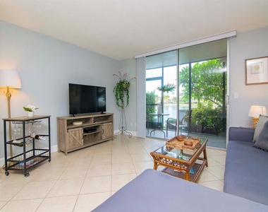 7540 Bay Island Drive S - Photo Thumbnail 12