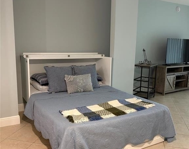 7540 Bay Island Drive S - Photo Thumbnail 17