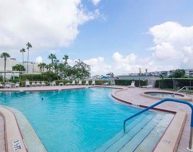 7540 Bay Island Drive S - Photo Thumbnail 29