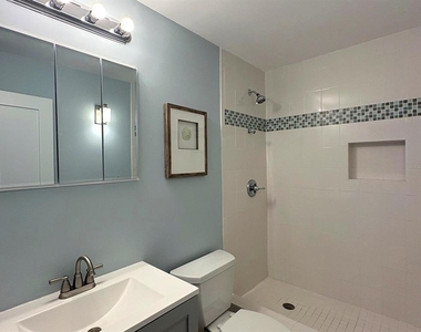 7540 Bay Island Drive S - Photo Thumbnail 11