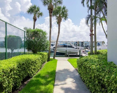 7540 Bay Island Drive S - Photo Thumbnail 24