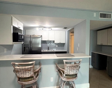 7540 Bay Island Drive S - Photo Thumbnail 8