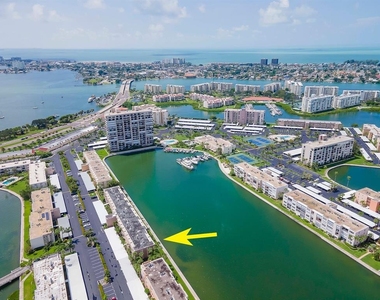 7540 Bay Island Drive S - Photo Thumbnail 5