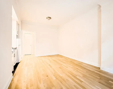 214 East 51st Street - Photo Thumbnail 3