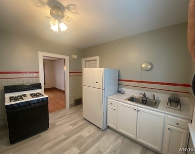 27 Henley Road - Photo Thumbnail 7