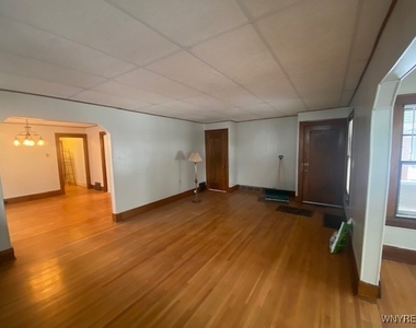 27 Henley Road - Photo Thumbnail 4