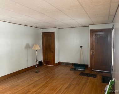 27 Henley Road - Photo Thumbnail 3
