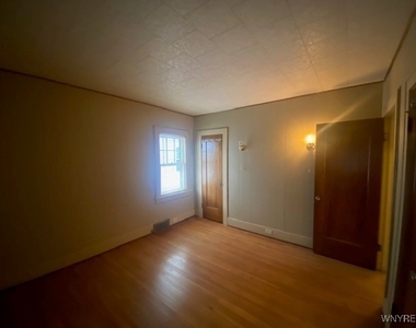 27 Henley Road - Photo Thumbnail 14