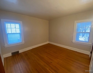27 Henley Road - Photo Thumbnail 11