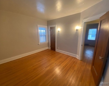 27 Henley Road - Photo Thumbnail 12