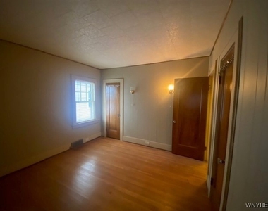 27 Henley Road - Photo Thumbnail 13