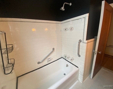 27 Henley Road - Photo Thumbnail 17