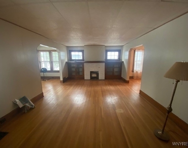 27 Henley Road - Photo Thumbnail 5
