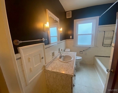 27 Henley Road - Photo Thumbnail 9