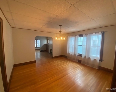 27 Henley Road - Photo Thumbnail 6