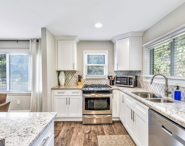 811 Old Powder Springs Road Sw - Photo Thumbnail 6