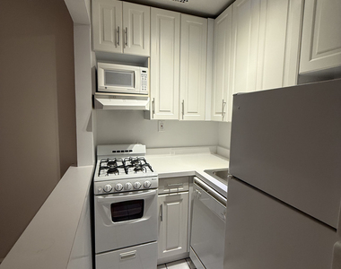 1570 1st Avenue - Photo Thumbnail 3