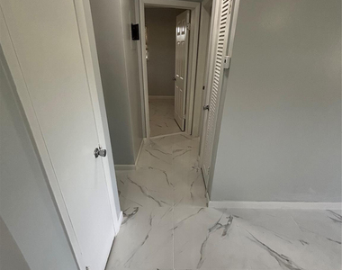 268 Ne 41st Street - Photo Thumbnail 5