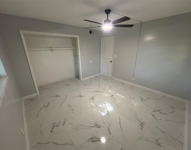 268 Ne 41st Street - Photo Thumbnail 4