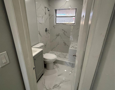 268 Ne 41st Street - Photo Thumbnail 9