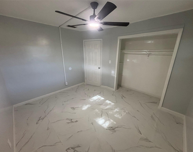 268 Ne 41st Street - Photo Thumbnail 3