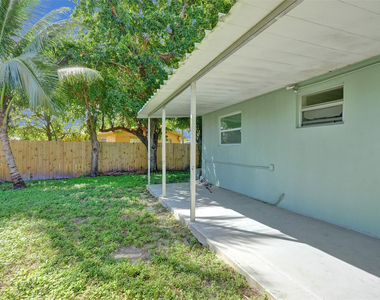 268 Ne 41st Street - Photo Thumbnail 12