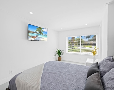 865 Ne 23rd Terrace - Photo Thumbnail 15