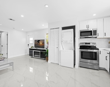 865 Ne 23rd Terrace - Photo Thumbnail 24