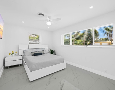 865 Ne 23rd Terrace - Photo Thumbnail 21