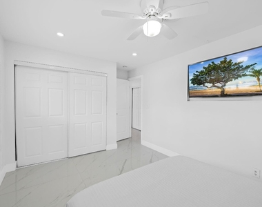 865 Ne 23rd Terrace - Photo Thumbnail 22