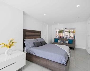 865 Ne 23rd Terrace - Photo Thumbnail 16