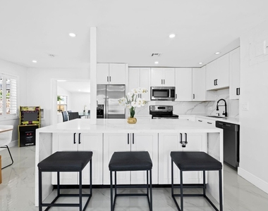 865 Ne 23rd Terrace - Photo Thumbnail 11