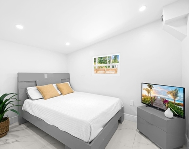 865 Ne 23rd Terrace - Photo Thumbnail 13