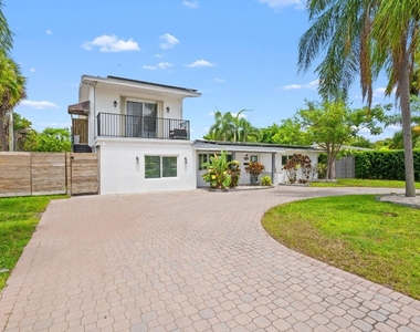 865 Ne 23rd Terrace - Photo Thumbnail 4