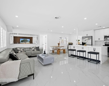 865 Ne 23rd Terrace - Photo Thumbnail 9