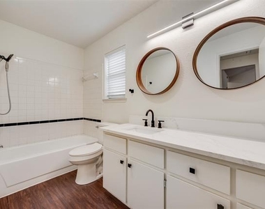 516 Roberts Drive - Photo Thumbnail 17