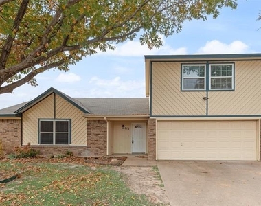 516 Roberts Drive - Photo Thumbnail 3