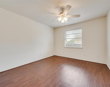 516 Roberts Drive - Photo Thumbnail 18