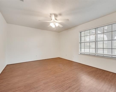 516 Roberts Drive - Photo Thumbnail 14