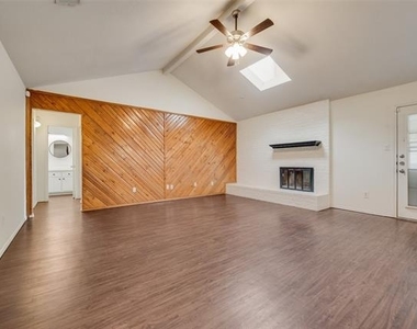 516 Roberts Drive - Photo Thumbnail 5