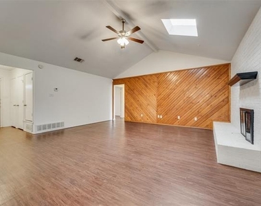 516 Roberts Drive - Photo Thumbnail 7